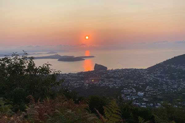 Ischia Savage: Notte in tenda
