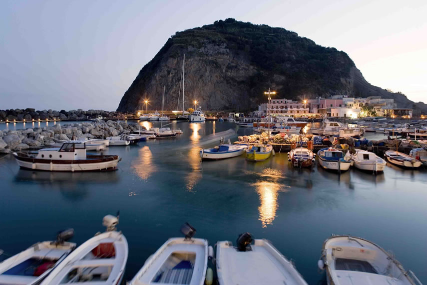 Giro dell'Isola d'Ischia per mare con bagno
